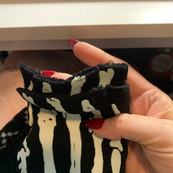 Skull Gloves - Picture 3 of 3